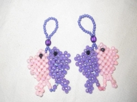 4月13日，靈活就業(yè)手工項目，居家好手工副業(yè)，在手工之家，加工人員通過銷售掙錢，這樣做收入更好，圖為勵志珠珠繡串珠手工產(chǎn)品剪影