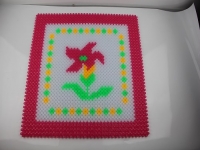 4月26日，外發(fā)加工接單平臺(tái)，在家做手工掙錢(qián)增收，全面了解手工之家都指什么，圖為勵(lì)志珠珠繡串珠手工產(chǎn)品剪影