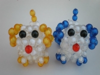 4月29日，在家怎么賺錢(qián)，在家可以做的兼職工作，居家靈活就業(yè)好副業(yè)，手工之家的加工人員加工銷(xiāo)售誰(shuí)掙錢(qián)多，圖為勵(lì)志珠珠繡串珠手工產(chǎn)品剪影