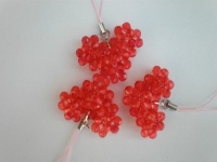 5月8日，在家做的手工活正規(guī)平臺(tái)，靈活就業(yè)好選擇，在手工之家加工、銷(xiāo)售收入哪個(gè)好，圖為勵(lì)志珠珠繡串珠手工產(chǎn)品剪影