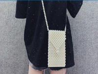 5月12日，手工活拿回家做在哪里找，居家就業(yè)好副業(yè)，多做比較才知道手工之家的好，圖為勵(lì)志珠珠繡串珠手工產(chǎn)品剪影