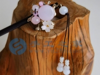 5月25日，在家做的手工活正規(guī)平臺(tái) 拿回家做的手工項(xiàng)目，手工之家的成品銷售為手工事業(yè)保駕護(hù)航，圖為勵(lì)志珠珠繡串珠手工產(chǎn)品剪影