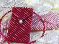 6月6日，手工活從哪里找廠家，可靠的串珠手工項目，靈活就業(yè)好手工，在手工之家，付出與收獲一致,圖為勵志珠珠繡串珠手工產(chǎn)品剪影