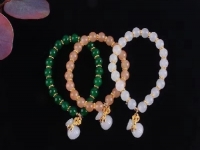 6月22日，手工活接單平臺(tái)，靈活就業(yè)的手工，開飾品加工廠，手工之家與手工項(xiàng)目相互成就，圖為勵(lì)志珠珠繡串珠手工產(chǎn)品剪影