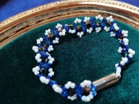 9月10日，在家做的手工活正規(guī)平臺(tái) 拿回家做的手工項(xiàng)目，開飾品加工廠，手工之家的手工農(nóng)村城市都能做，圖為飾品類串珠純手工產(chǎn)品剪影