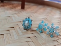 9月15日，手工活外發(fā)加工網(wǎng)，靈活就業(yè)好項(xiàng)目，開飾品加工廠，在手工之家，重合作、重服務(wù)就是敬業(yè)的體現(xiàn)，圖為飾品類串珠純手工產(chǎn)品剪影