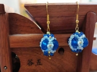 9月20日，手工活接單正規(guī)平臺(tái)，拿回家做的手工項(xiàng)目，開飾品加工廠，在手工之家，加工人員如何銷售產(chǎn)品掙錢，圖為飾品類串珠純手工產(chǎn)品剪影