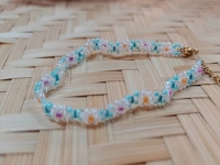 9月27日，在家做兼職的正規(guī)平臺，在家做手工靈活就業(yè)，開飾品加工廠，在手工之家，人性化服務是良好合作的助推劑，圖為飾品類串珠純手工產(chǎn)品剪影