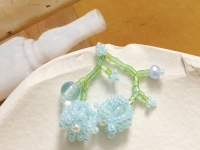 7月20日，附近有沒有兼職手工活，開飾品加工廠，居家靈活就業(yè)創(chuàng)業(yè)好副業(yè)，手工之家的產(chǎn)品永遠是發(fā)展的重點，圖為串珠米珠繡手工產(chǎn)品剪影