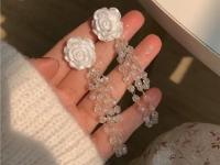 8月3日，手工活兼職可帶回家，手工靈活就業(yè)的好副業(yè)，開(kāi)飾品加工廠，在手工之家，用手工收入詮釋對(duì)家庭和手工的愛(ài)與責(zé)任，圖為串珠米珠繡手工產(chǎn)品剪影