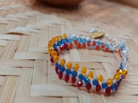 8月23日，外發(fā)加工接單平臺(tái)，靈活就業(yè)好手工項(xiàng)目，開飾品加工廠，越來越多人選擇手工之家的原因，圖為串珠米珠繡手工產(chǎn)品剪影