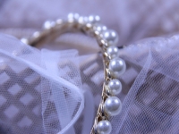 11月16日，外發(fā)手工領(lǐng)回家做，開飾品加工廠，在家做手工副業(yè)掙錢，在手工之家,誠信是大家信任和支持的基礎(chǔ)，圖為串珠米珠繡手工產(chǎn)品剪影