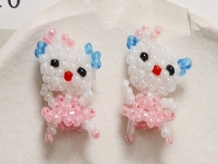 12月3日，外發(fā)手工活正規(guī)平臺(tái)，兼職手工在家可做，開(kāi)飾品加工廠，在手工之家，來(lái)不來(lái)實(shí)地考察都一樣真實(shí)，圖為串珠米珠繡手工產(chǎn)品剪影