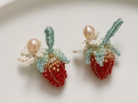 12月26日，手工活外發(fā)加工可靠嗎？靈活就業(yè)好手工，開飾品加工廠，手工之家，誠信和服務(wù)讓大家有了長期合作，圖為飾品類串珠純手工產(chǎn)品剪影