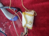 1月6日，手工活從哪里找廠家，可靠的串珠手工項(xiàng)目，靈活就業(yè)好手工，與手工之家合作，大家是一個(gè)整體，圖為飾品類串珠純手工產(chǎn)品剪影