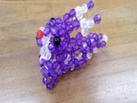 在家做手工活怎么聯(lián)系廠家，自由靈活，寶媽們做串珠加工掙錢的人很多