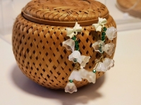 2月1日，手工活外發(fā)一手貨源，開飾品加工廠，在家兼職手工活掙錢，手工之家始終與合作人員一起努力，圖為串珠米珠繡手工產(chǎn)品剪影