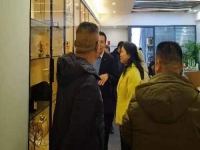 純手工助力靈活就業(yè)，閑散勞動(dòng)力居家手工增收——記河南三門(mén)峽市社區(qū)領(lǐng)導(dǎo)來(lái)手工之家考察合作