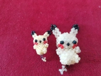 3月4日，外發(fā)加工接單平臺(tái)，正規(guī)手工加工回收項(xiàng)目，開飾品加工廠，選手工之家，掙錢的方式多，圖為串珠米珠繡手工產(chǎn)品剪影