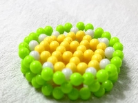 城市農(nóng)村都一樣，串珠手工加工廠外發(fā)承包，掙錢多少都是這幾點(diǎn)