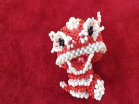 5月28日，手工活外發(fā)一手貨源，開飾品手工加工廠，在家兼職手工活掙錢，與手工之家合作，可信可靠，圖為串珠米珠繡純手工產(chǎn)品剪影