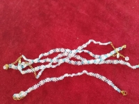 6月2日，在家里做什么可以掙錢，可以拿回家做的手工項目，開飾品加工廠，手工之家有適合大家的不同掙錢方式，圖為串珠米珠繡純手工產(chǎn)品剪影