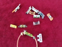 6月4日，在家可以做的兼職工作，在家做手工掙錢，能開手工加工廠，在手工之家，軟硬實力都不錯，圖為串珠米珠繡純手工產(chǎn)品剪影