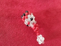 6月28日，正規(guī)手工活接單平臺，手工加工回收項(xiàng)目，開手工加工廠，手工之家重服務(wù)、重合作，圖為串珠米珠繡純手工產(chǎn)品剪影