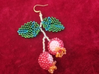 9月24日，外發(fā)手工活正規(guī)平臺(tái)，手工靈活就業(yè)微創(chuàng)業(yè)，做手工傳承官，與手工之家合作，因?yàn)檫@里真實(shí)、真誠(chéng)和對(duì)事業(yè)的真心，圖為串珠米珠繡手工產(chǎn)品剪影