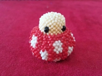 拿回家做的手工活，串珠純手工做得越努力、收入越高