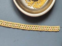 7月18日，在家兼職手工活，靈活就業(yè)創(chuàng)業(yè)手工副業(yè)，開手工加工廠，手工之家與合作人員一起成長收獲，圖為串珠米珠繡純手工產(chǎn)品剪影