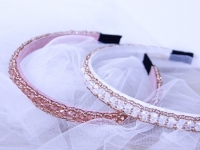 8月5日，手工活外發(fā)加工正規(guī)廠家，純手工加工串珠，做手工傳承官，與手工之家合作，自由靈活，收入更好，圖為串珠米珠繡純手工產(chǎn)品剪影