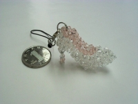 8月12日，在家能做的手工活兼職，帶回家做的手工項目，老手工平臺，做手工傳承官，手工之家沒有特別的要求，圖為串珠米珠繡純手工產(chǎn)品剪影