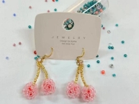 8月24日，外發(fā)加工接單平臺，靈活就業(yè)純手工，做手工傳承官，選手工之家合作，因為這里真實，值得信賴，圖為串珠米珠繡純手工產(chǎn)品剪影