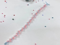 9月4日，在家能做的兼職正規(guī)，做手工傳承官，拿回家做的手工項目，與手工之家合作，能掙錢、有發(fā)展，圖為串珠米珠繡純手工產(chǎn)品剪影