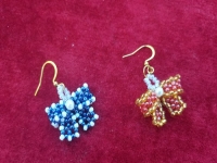 10月4日，在家就能掙錢(qián)的工作，兼職創(chuàng)業(yè)做手工傳承官，手工活外發(fā)加工正規(guī)的廠家，在手工之家，產(chǎn)品和服務(wù)是整個(gè)手工事業(yè)的重點(diǎn)，圖為串珠純手工產(chǎn)品剪影