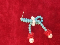 10月10日，在家能做的手工活兼職，正規(guī)可靠的手工副業(yè)創(chuàng)業(yè)項目，做手工傳承官，與手工之家合作，看好目標去努力，做的更好，圖為串珠米珠繡純手工產(chǎn)品剪影