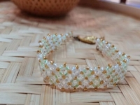 外發(fā)手工領(lǐng)回家做，產(chǎn)品種類多，發(fā)展好，支持大家通過純手工掙錢增收