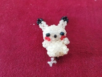 10月26日，手工活拿回家做在哪里找，外發(fā)加工接單平臺(tái)，在家開手工加工廠，微創(chuàng)業(yè)做手工傳承官，在手工之家，根據(jù)自己的情況選擇合適的合作，圖為串珠米珠繡純手工產(chǎn)品剪影