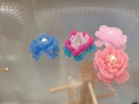 11月18日，手工活兼職招聘信息，正規(guī)可靠的手工創(chuàng)業(yè)項(xiàng)目，低成本創(chuàng)業(yè)做手工傳承官，與手工之家合作，大家相互協(xié)作、共贏共長(zhǎng)，圖為串珠米珠繡純手工產(chǎn)品剪影