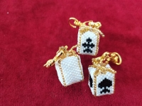 11月22日，手工活外發(fā)加工正規(guī)廠家，純手工加工，輕資產(chǎn)創(chuàng)業(yè)做手工傳承官，在手工之家，合作完善、有保障，圖為串珠米珠繡純手工產(chǎn)品剪影