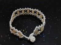 12月17日，拿回家做的手工項目，農(nóng)村手工創(chuàng)業(yè)項目，小成本創(chuàng)業(yè)做手工傳承官，手工之家的純手工很適合農(nóng)村做，圖為飾品類串珠純手工產(chǎn)品剪影