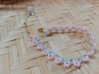 正規(guī)外發(fā)手工領(lǐng)回家做，純手工業(yè)務(wù)增、收入增，服務(wù)也增