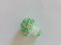 12月30日，手工活外發(fā)加工正規(guī)廠家直接發(fā)貨，微創(chuàng)業(yè)做手工傳承官，在家做的手工創(chuàng)業(yè)項目，手工之家的純手工事業(yè)有根基，圖為串珠米珠繡純手工產(chǎn)品剪影