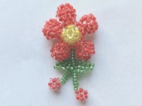 1月1日，家里干的手工活兼職，帶回家做的手工就業(yè)創(chuàng)業(yè)項目，微創(chuàng)業(yè)做手工傳承官，手工之家的純手工有市場、好加工，圖為串珠米珠繡純手工產(chǎn)品剪影