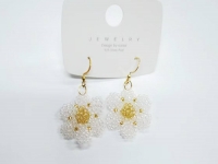 2月10日，在家做兼職的正規(guī)平臺，極簡創(chuàng)業(yè)開手工加工廠、做手工傳承官，居家手工創(chuàng)業(yè)，與手工之家合作，做得好的因素很多，圖為串珠米珠繡純手工產(chǎn)品剪影