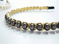 3月9日，在家兼職手工，帶回家做的手工創(chuàng)業(yè)項(xiàng)目，極簡創(chuàng)業(yè)開手工加工廠、做手工傳承官，在手工之家長久合作、踏實(shí)放心，圖為串珠米珠繡純手工產(chǎn)品剪影