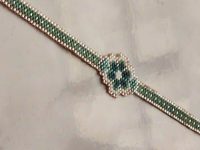 3月19日，外發(fā)手工領(lǐng)回家做，靈活就業(yè)手工創(chuàng)業(yè)，在家做手工掙錢，微創(chuàng)業(yè)開手工加工廠、做手工傳承官，手工之家的純手工，大家有發(fā)言權(quán)，圖為串珠米珠繡純手工產(chǎn)品剪影