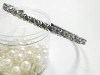 4月2日，手工接單正規(guī)平臺，拿回家做的手工創(chuàng)業(yè)項目，小成本創(chuàng)業(yè)開手工加工廠、做手工傳承官，在手工之家合作內(nèi)容多，掙錢渠道多，圖為串珠米珠繡純手工產(chǎn)品剪影