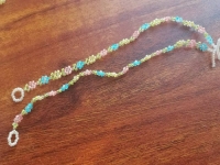 4月17日，外發(fā)手工領(lǐng)回家做，帶回家做的手工創(chuàng)業(yè)項(xiàng)目，小成本創(chuàng)業(yè)做手工工作室，在手工之家，純手工事業(yè)給了大家更多掙錢(qián)的方法，圖為串珠米珠繡純手工產(chǎn)品剪影